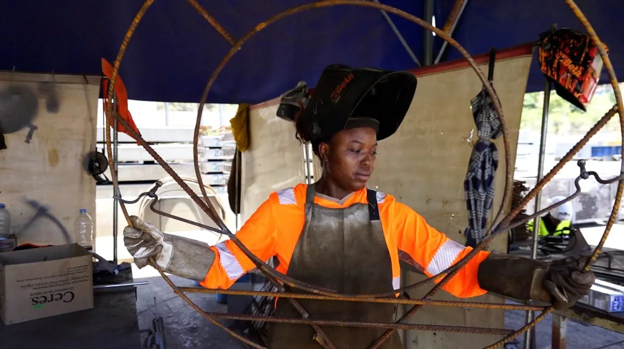 Focus sur Saloua ABDOURAHAMANE, Soudeuse Chez ETPC